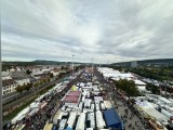 Blick vom Sky Lounge Riesenrad auf den Festplatz